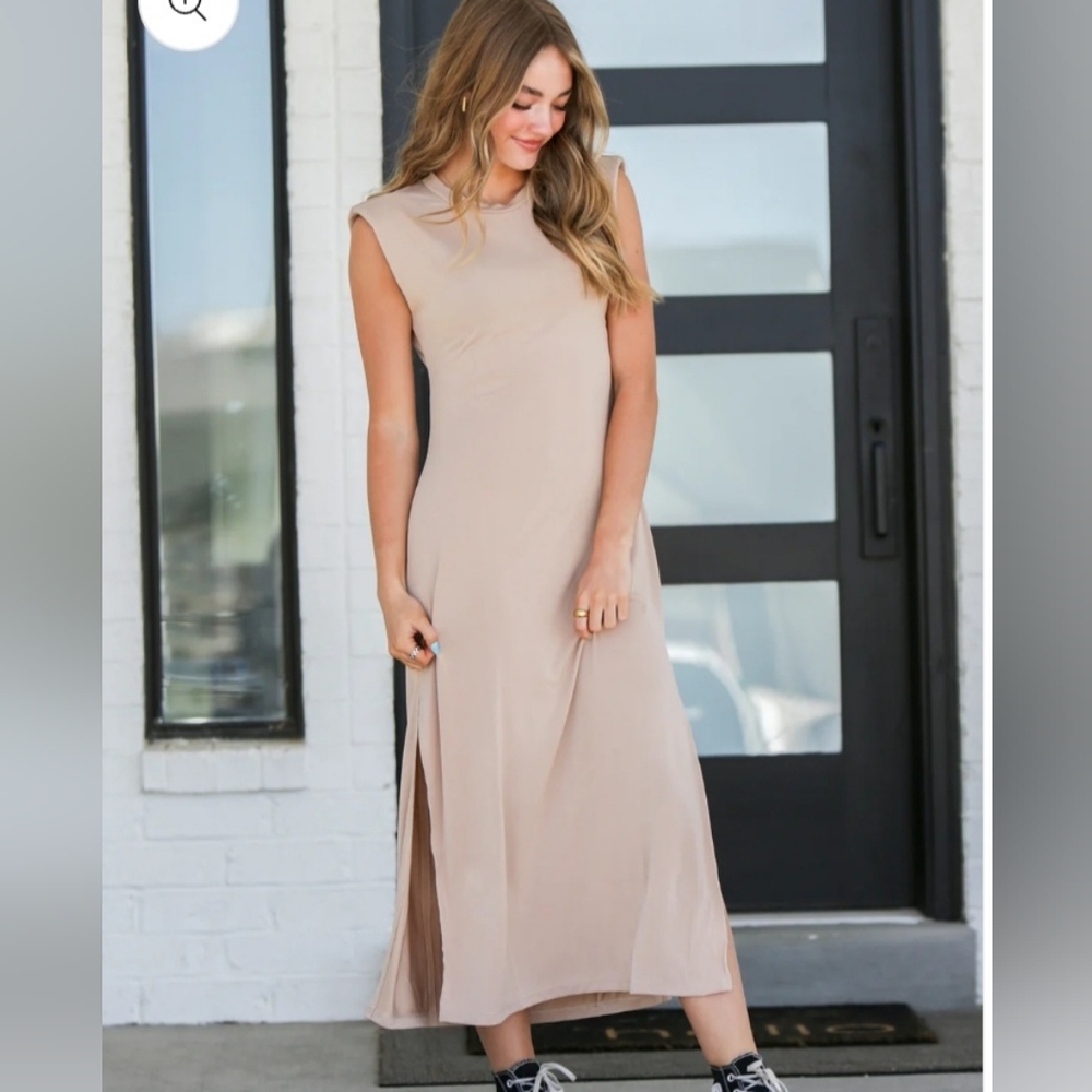 HOODIE. WOMEN'S TAN SLEEVELESS MAXI DRESS SIZE MEDIUM
